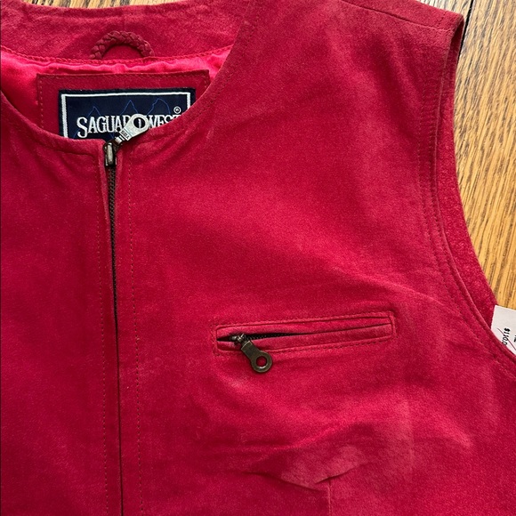 VINTAGE AND NWT🤩 SAGUARO WEST RED WOMENS SUEDE VEST WITH ZIPPER CLOSURE - Picture 2 of 10